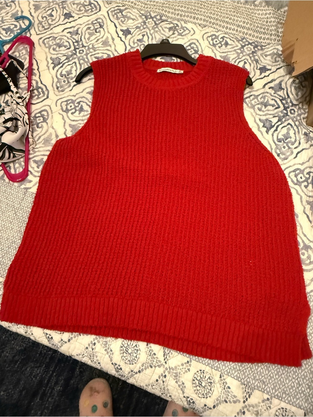 Abercrombie & Fitch Red Sleeveless Ribbed Knit Sweater Vest